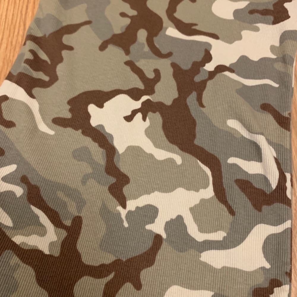 NWOT ARIZONA Camo Tank Top - Picture 5 of 8